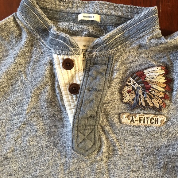 Abercrombie & Fitch Men’s Medium Short-sleeved Button Shirt w/ Indian Graphic - Picture 3 of 5